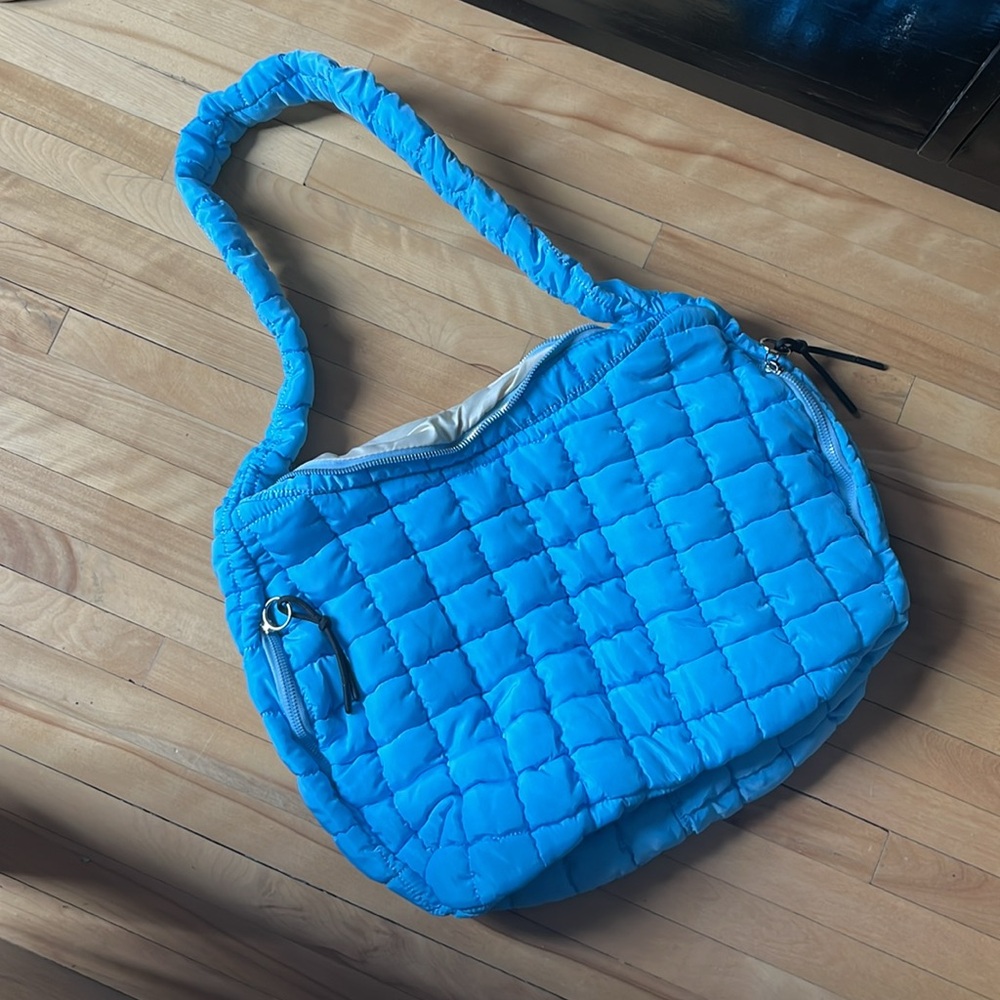 VIRAL Quilted Baby Blue shoulder bag